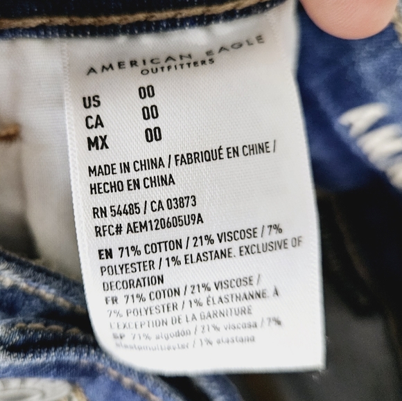 AMERICAN EAGLE | Hi-Rise shortie high waist distressed frayed denim jean shorts - Picture 5 of 6